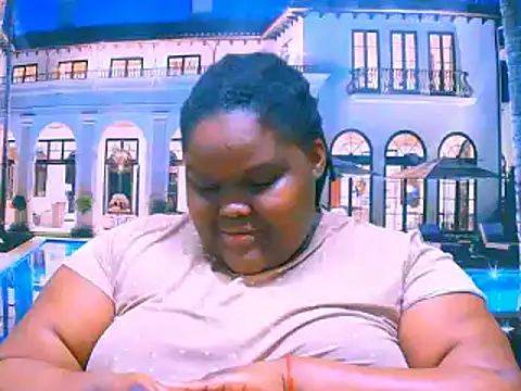 Snapshot of EbonyHotBuns chatting on 10.01.25 EbonyHotBuns online show from 10.01.25