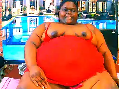 Snapshot of EbonyHotBuns chatting on 04.15.26 EbonyHotBuns online show from 04.15.26