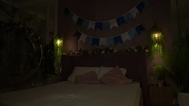 Smiley Mia online show from 09.28.25