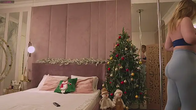 Smiley Mia online show from 12.04.25