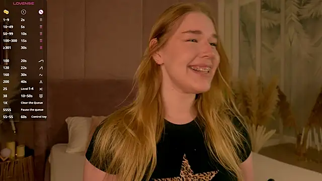 Smiley Mia online show from 05.13.26