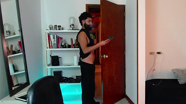 Snapshot of Drogamma chatting on 03.18.25 Drogamma online show from 03.18.25