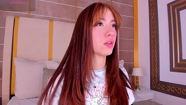 Snapshot of AbigailCarter chatting on 10.07.25 AbigailCarter online show from 10.07.25