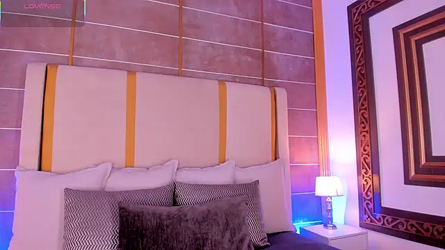 Snapshot of AbigailCarter chatting on 10.22.25 AbigailCarter online show from 10.22.25