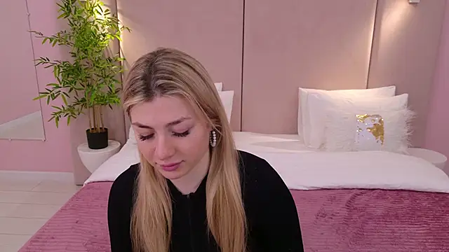 Snapshot of HelenaMorgan chatting on 02.22.25 HelenaMorgan online show from 02.22.25