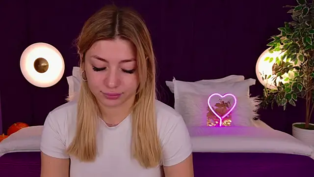 HelenaMorgan online show from 10.18.25