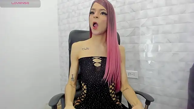 Snapshot of Realbadbxtch chatting on 03.07.25 Realbadbxtch online show from 03.07.25