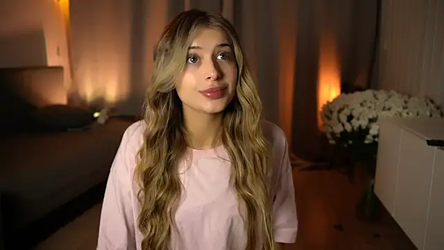 Snapshot of elisa_moon chatting on 12.02.24 elisa moon online show from 12.02.24