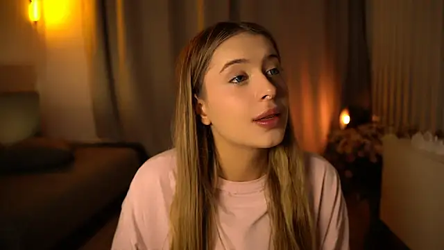 Snapshot of elisa_moon chatting on 12.12.24 elisa moon online show from 12.12.24