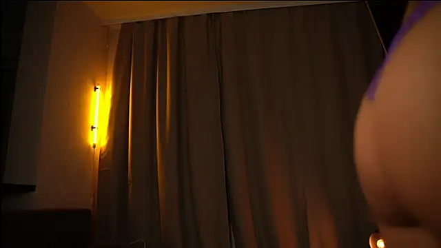 Snapshot of elisa_moon chatting on 12.21.24 elisa moon online show from 12.21.24