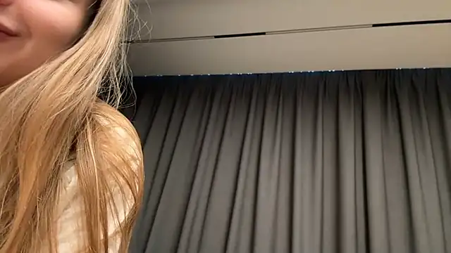 Snapshot of elisa_moon chatting on 12.26.24 elisa moon online show from 12.26.24