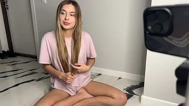 Snapshot of elisa_moon chatting on 01.16.25 elisa moon online show from 01.16.25