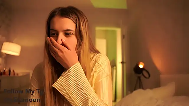 Snapshot of elisa_moon chatting on 03.16.25 elisa moon online show from 03.16.25