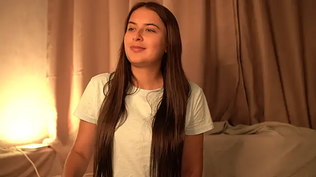 Snapshot of elisa_moon chatting on 09.26.25 elisa moon online show from 09.26.25