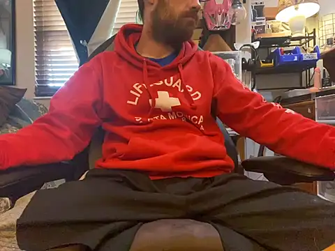 Snapshot of slutty_guy12 chatting on 01.28.25 slutty guy12 online show from 01.28.25