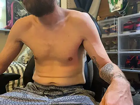 Snapshot of slutty_guy12 chatting on 01.29.25 slutty guy12 online show from 01.29.25