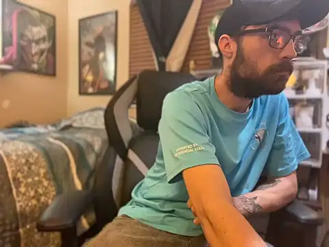 Snapshot of slutty_guy12 chatting on 01.31.25 slutty guy12 online show from 01.31.25