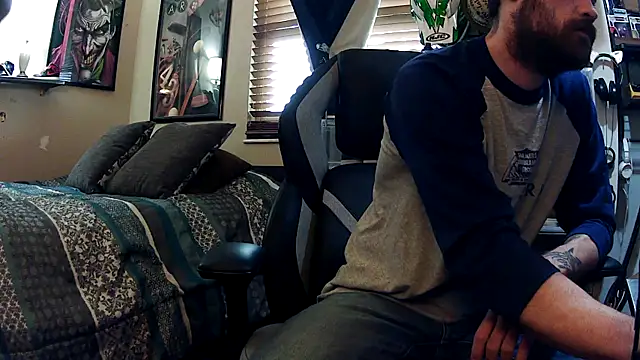 Snapshot of slutty_guy12 chatting on 01.31.25 slutty guy12 online show from 01.31.25