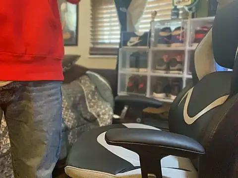 Snapshot of slutty_guy12 chatting on 01.31.25 slutty guy12 online show from 01.31.25