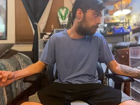 Snapshot of slutty_guy12 chatting on 02.01.25 slutty guy12 online show from 02.01.25