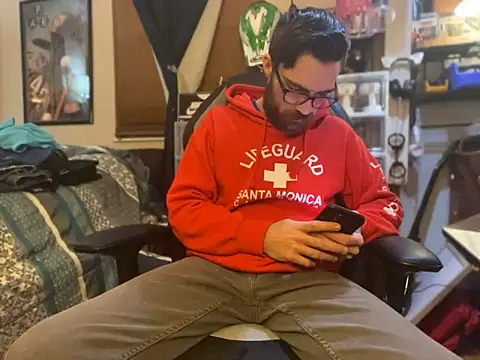 Snapshot of slutty_guy12 chatting on 02.02.25 slutty guy12 online show from 02.02.25