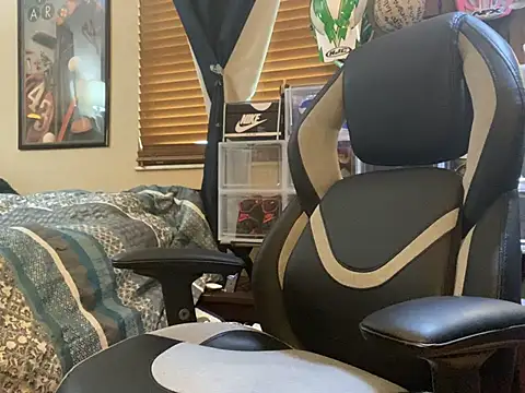 Snapshot of slutty_guy12 chatting on 02.02.25 slutty guy12 online show from 02.02.25