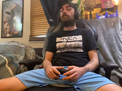 Snapshot of slutty_guy12 chatting on 02.04.25 slutty guy12 online show from 02.04.25