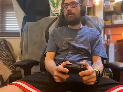 Snapshot of slutty_guy12 chatting on 02.11.25 slutty guy12 online show from 02.11.25