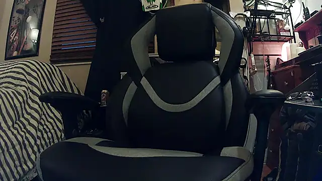 Snapshot of slutty_guy12 chatting on 02.15.25 slutty guy12 online show from 02.15.25