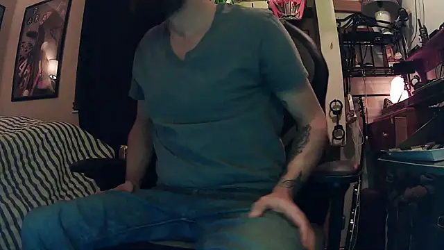 Snapshot of slutty_guy12 chatting on 02.16.25 slutty guy12 online show from 02.16.25