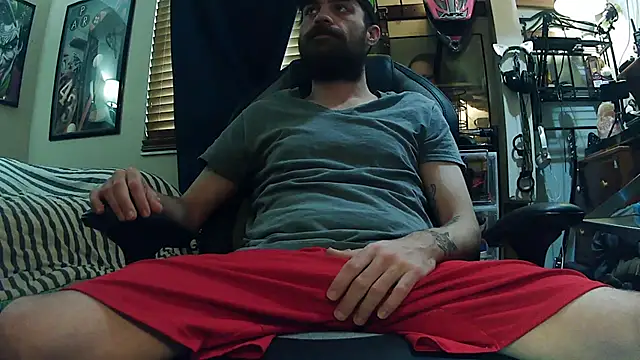 Snapshot of slutty_guy12 chatting on 02.17.25 slutty guy12 online show from 02.17.25