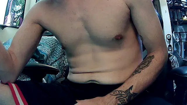 Snapshot of slutty_guy12 chatting on 02.20.25 slutty guy12 online show from 02.20.25