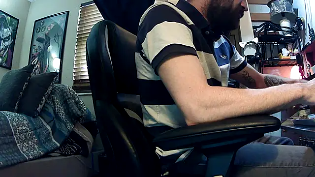 Snapshot of slutty_guy12 chatting on 02.23.25 slutty guy12 online show from 02.23.25