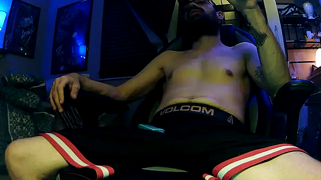 Snapshot of slutty_guy12 chatting on 02.28.25 slutty guy12 online show from 02.28.25