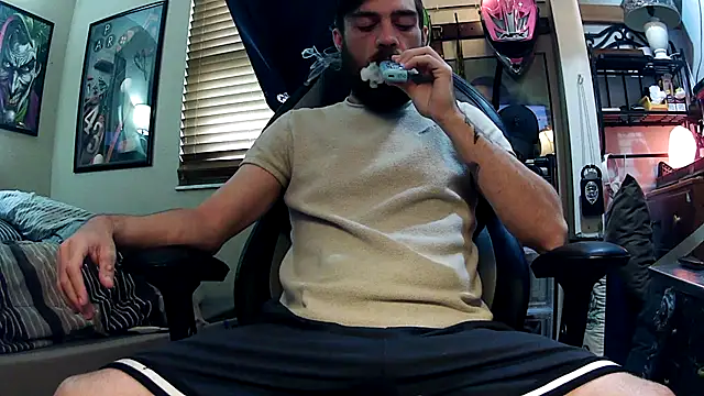 Snapshot of slutty_guy12 chatting on 03.01.25 slutty guy12 online show from 03.01.25