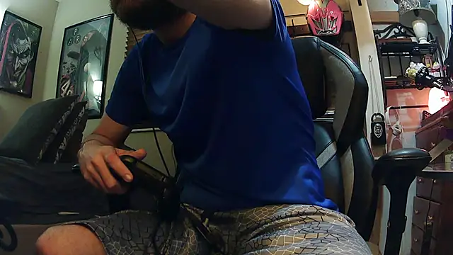 Snapshot of slutty_guy12 chatting on 03.05.25 slutty guy12 online show from 03.05.25