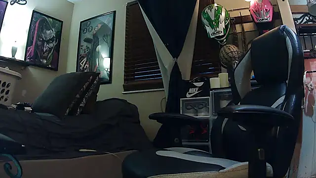 Snapshot of slutty_guy12 chatting on 03.06.25 slutty guy12 online show from 03.06.25