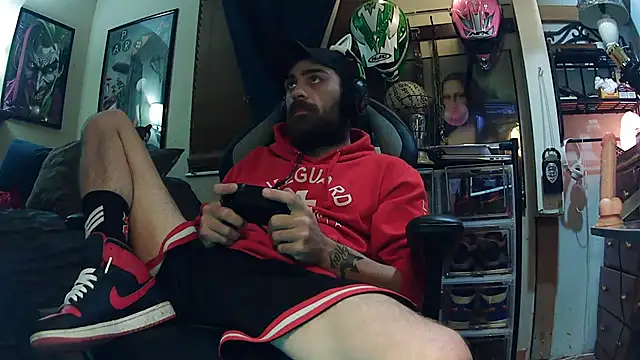 Snapshot of slutty_guy12 chatting on 03.07.25 slutty guy12 online show from 03.07.25