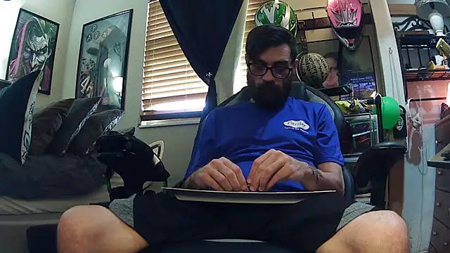 Snapshot of slutty_guy12 chatting on 03.11.25 slutty guy12 online show from 03.11.25