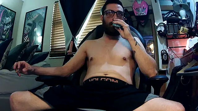 Snapshot of slutty_guy12 chatting on 03.13.25 slutty guy12 online show from 03.13.25