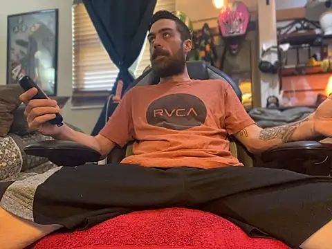 Snapshot of slutty_guy12 chatting on 03.14.25 slutty guy12 online show from 03.14.25