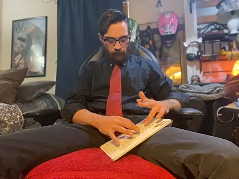 Snapshot of slutty_guy12 chatting on 03.14.25 slutty guy12 online show from 03.14.25