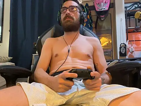 Snapshot of slutty_guy12 chatting on 03.16.25 slutty guy12 online show from 03.16.25