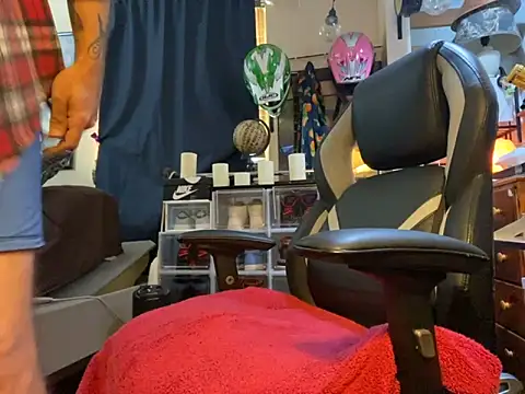 Snapshot of slutty_guy12 chatting on 03.17.25 slutty guy12 online show from 03.17.25