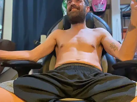 Snapshot of slutty_guy12 chatting on 03.18.25 slutty guy12 online show from 03.18.25