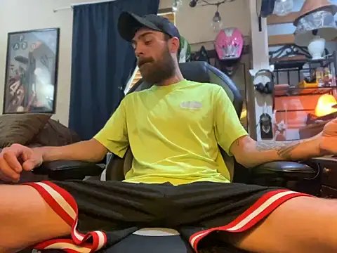 Snapshot of slutty_guy12 chatting on 03.21.25 slutty guy12 online show from 03.21.25