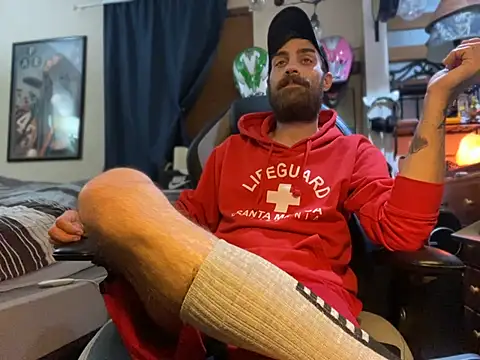 Snapshot of slutty_guy12 chatting on 03.23.25 slutty guy12 online show from 03.23.25