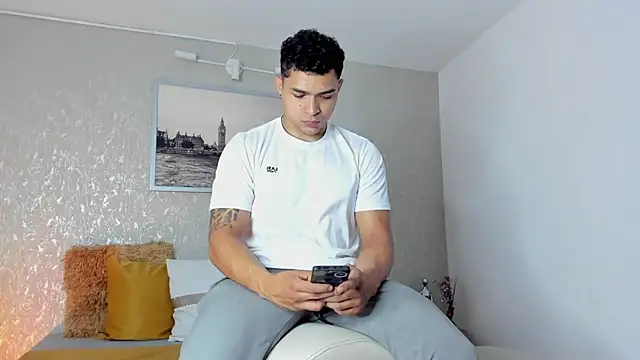 Snapshot of gerson_zt chatting on 09.24.25 gerson zt online show from 09.24.25