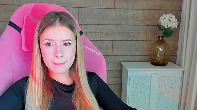 MilanaBalmain online show from 09.28.25