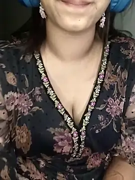 Snapshot of Sexy-Shalinii chatting on 02.24.25 Sexy-Shalinii online show from 02.24.25